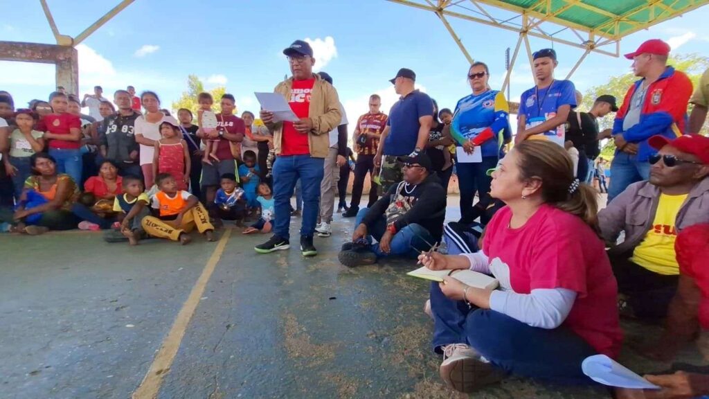 Dotan con implementos de trabajo a siete comunidades waraos