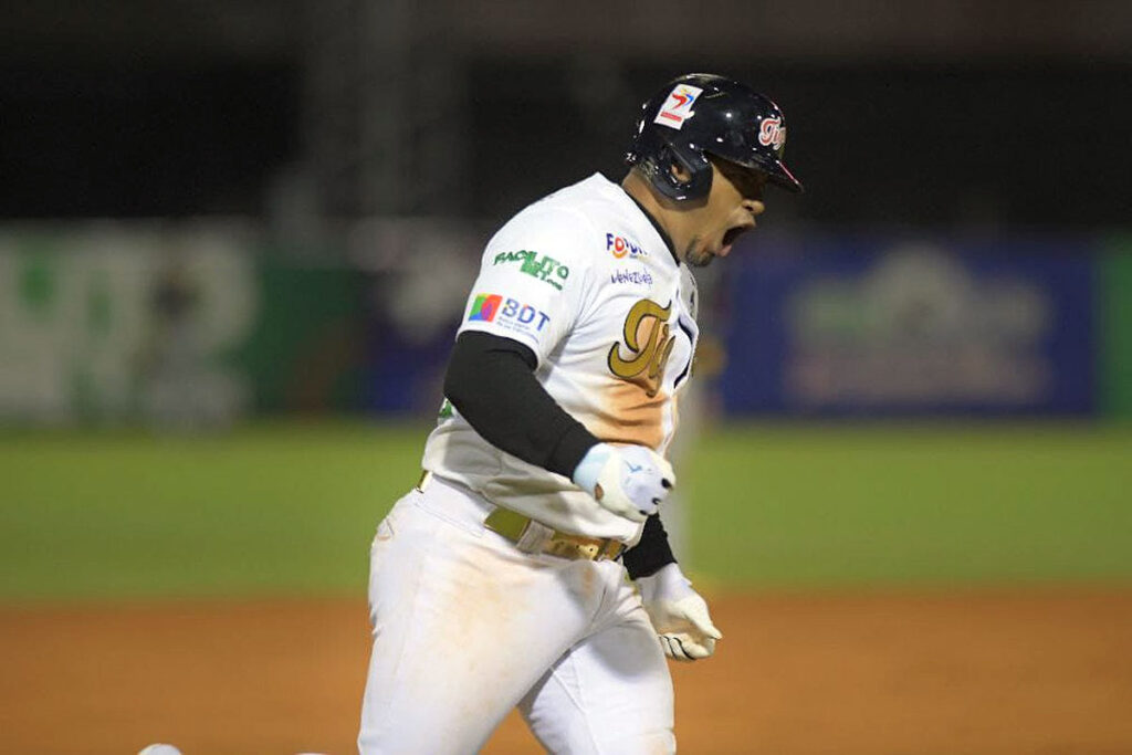 Eduardo Escobar reapareció con los Tigres de Aragua y los puso en la cima