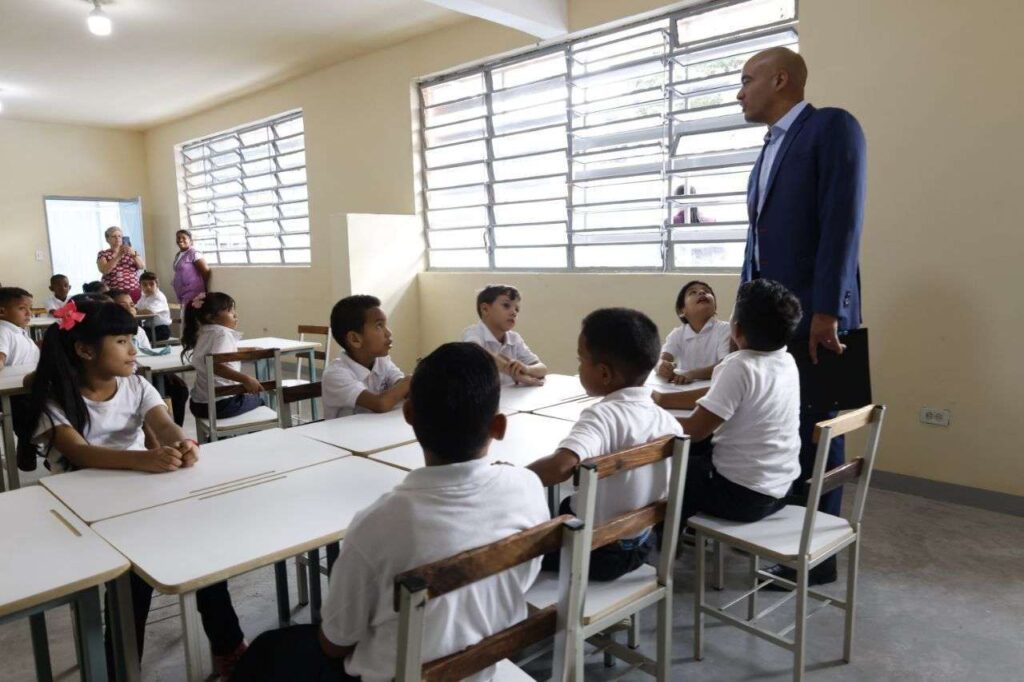 Educación venezolana cerca del 100% de matrícula y cumplimiento de horario