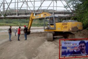 Ejecutan el dragado del río La Yuca en Barinas