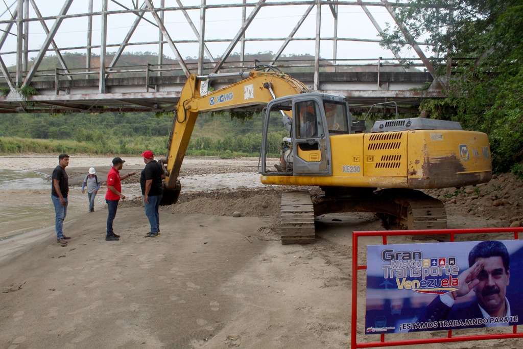 Ejecutan el dragado del río La Yuca en Barinas