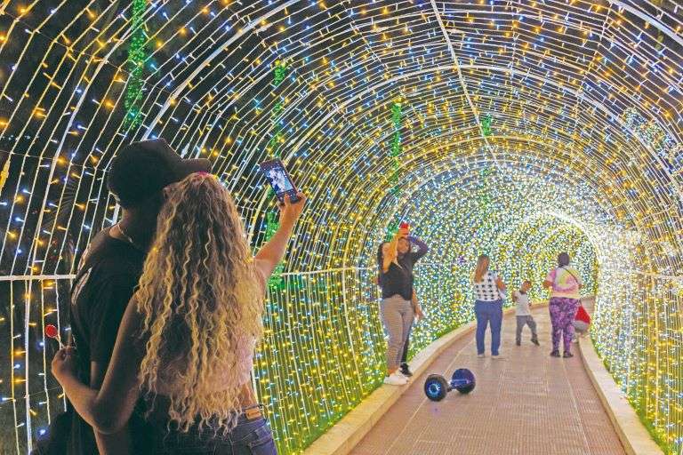 El espíritu navideño llegó a espacios públicos del país