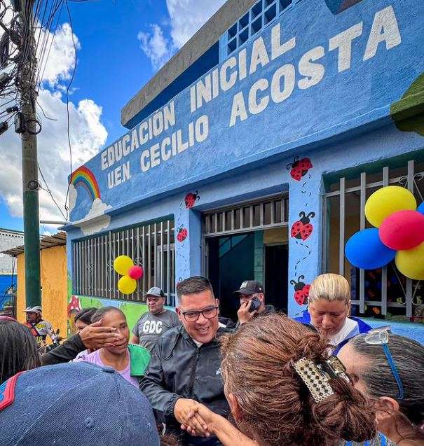 Entregan rehabilitada la U.E. “Cecilio Acosta” en Antímano