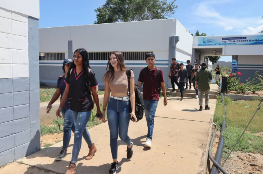 Entregan segundo complejo universitario como nuevo en Falcón