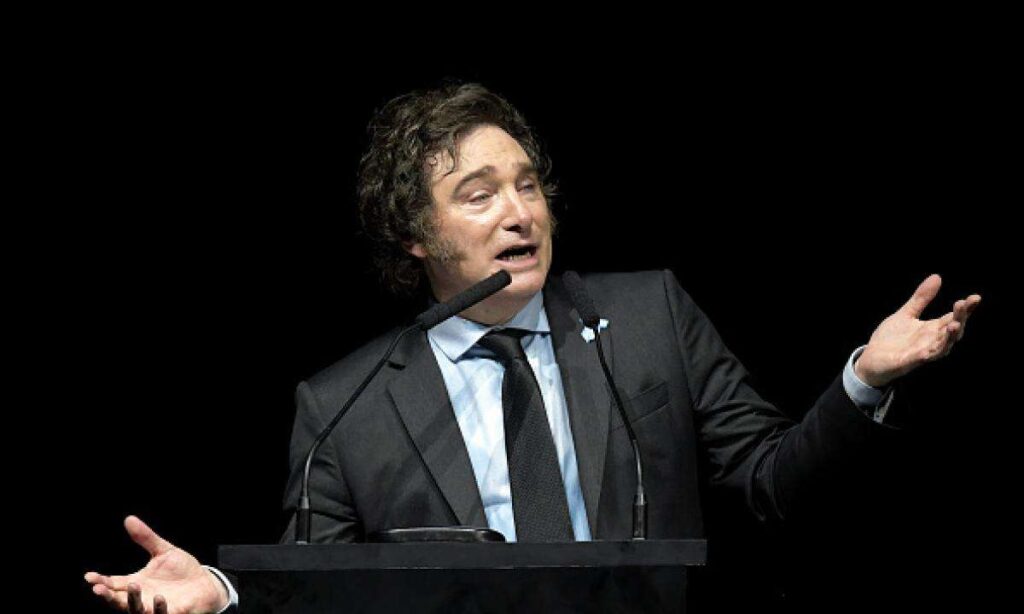 Gobierno de Milei celebra “Día de la raza” y justifica la invasión y el genocidio