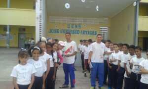 Inspeccionan obra de muro de contención en El Amparo