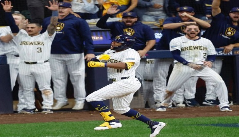 El novato sensación de Venezuela, Jackson Chourio despertó a un Milwaukee dormido en los laureles