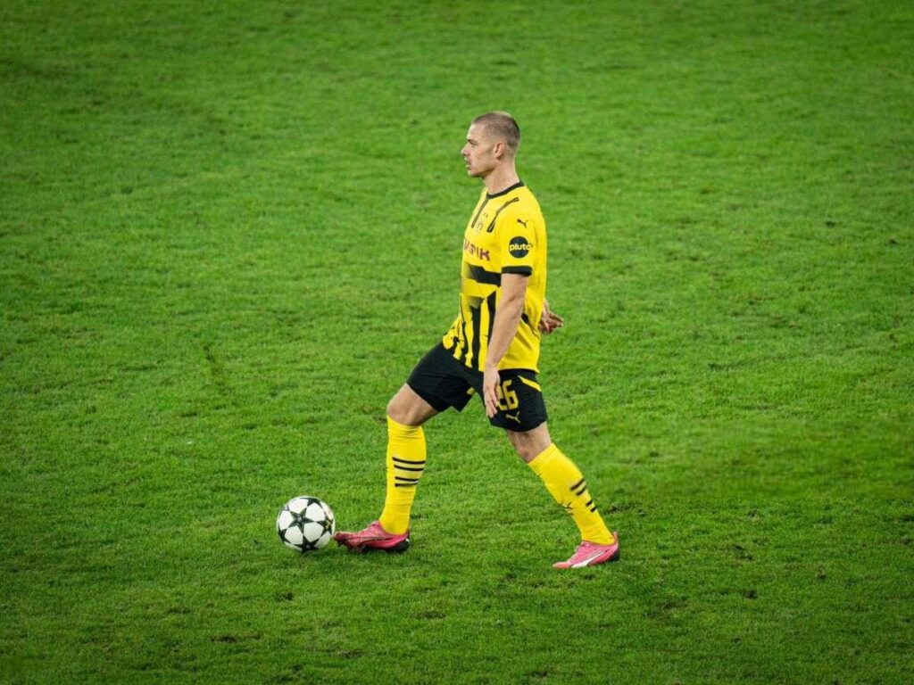 Julian Ryerson se queda en el Dortmund hasta 2028