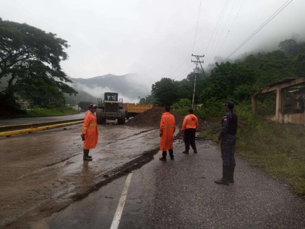 Lluvias ocasionan deslizamiento de sedimentos en varias vías de Trujillo