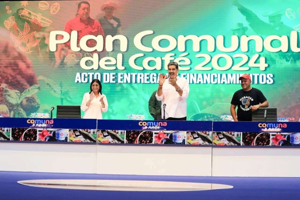 Maduro entrega $15 millones en financiamientos para caficultores