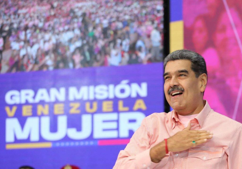 Maduro pide formar mil equipos promotores de mujeres en las comunas