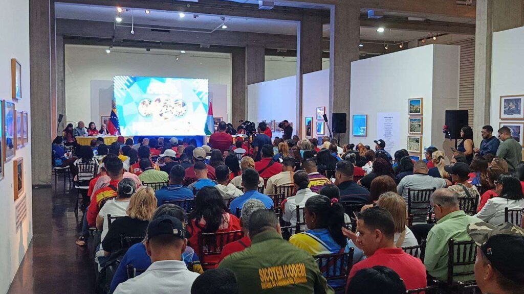 Menéndez: van 300 mil propuestas del Congreso del Bloque Histórico