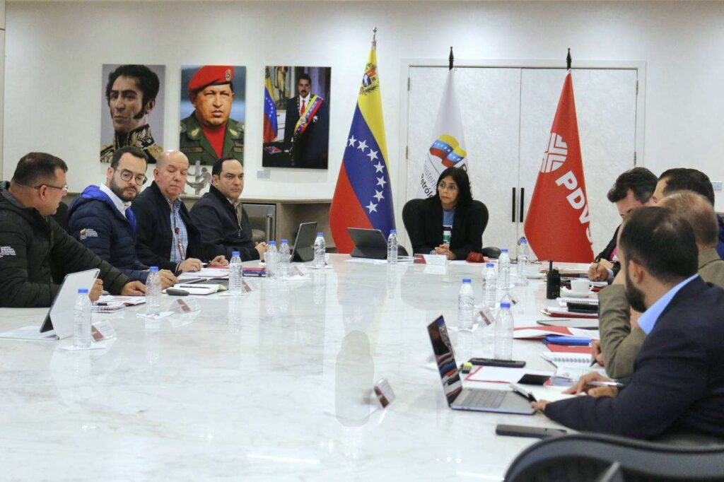 Ministra Rodríguez revisa proyectos para potenciar producción de crudo