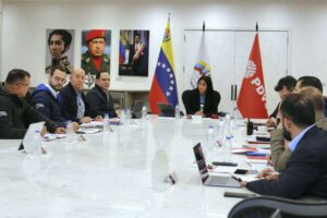 Ministra Rodríguez revisa proyectos para potenciar producción de crudo
