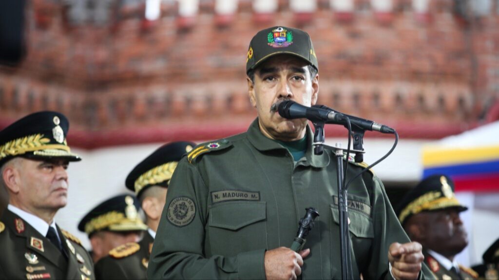 Maduro recibió la invitación de la AN para juramentarse como presidente el 10 de enero