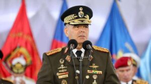 Padrino López: Prioridad para la Fanb es la ideología y doctrina