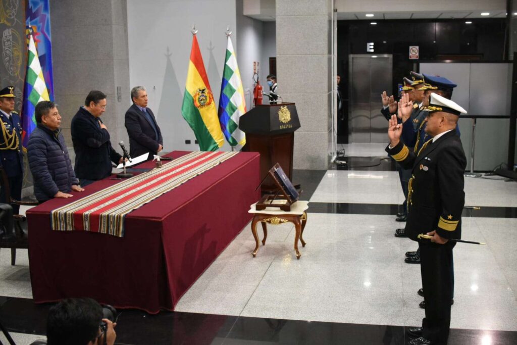 Presidente de Bolivia posesionó a nuevo alto mando militar