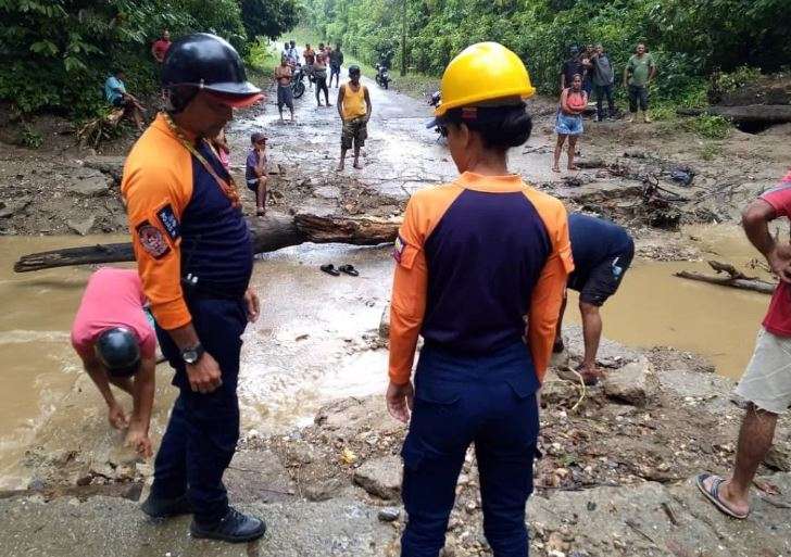 Protección Civil desplegado en comunidades sucrenses afectadas por las lluvias