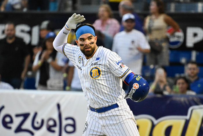 Magallanes derrotó a los Leones del Caracas