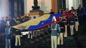 Rinden homenaje a la Resistencia Indígena en el Panteón Nacional