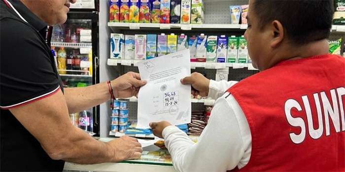 Sundde pide a los consumidores denunciar comercios que cobren a dólar monitor