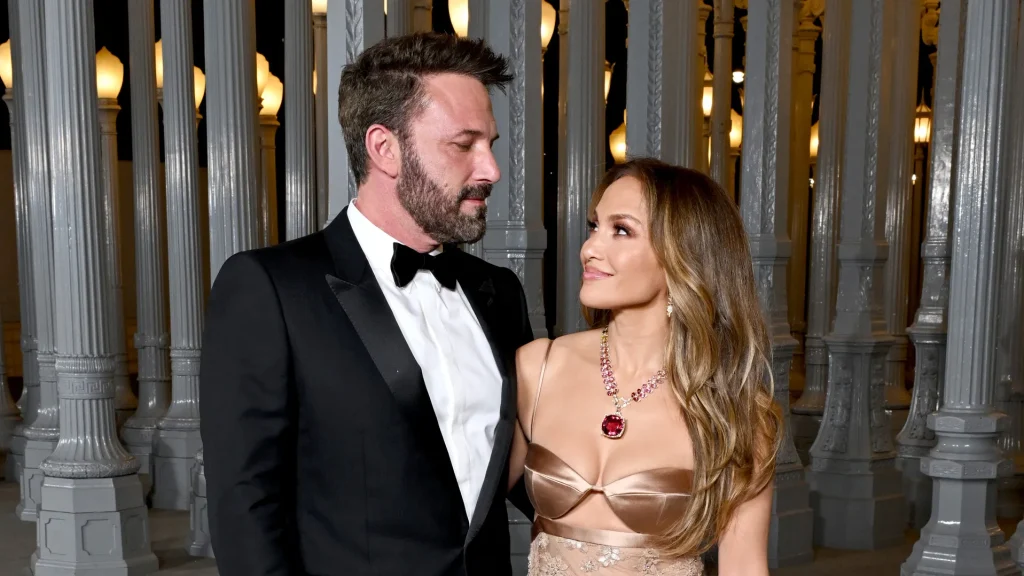 En medio de su comentado divorcio, Jennifer Lopez y Ben Affleck protagonizan un reencuentro