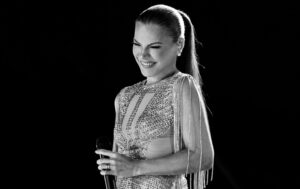 Olga Tañón se une a sus vecinos para enfrentar al huracán Milton