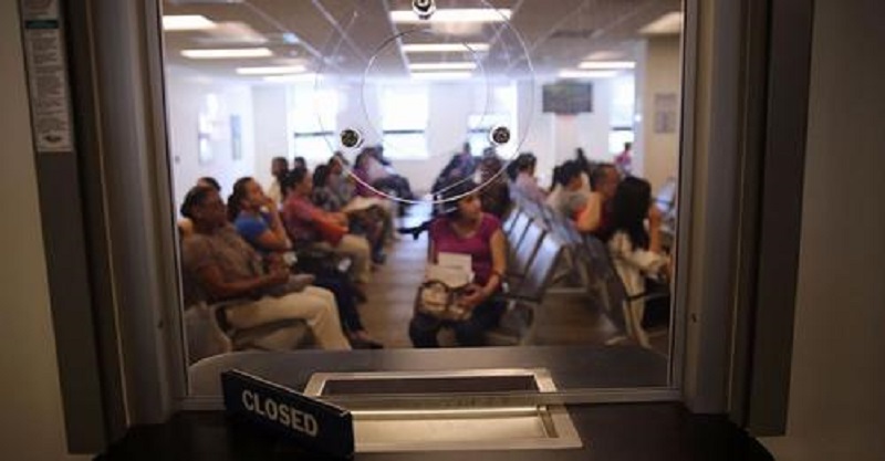 'Deben cambiar estatus o salir del país'