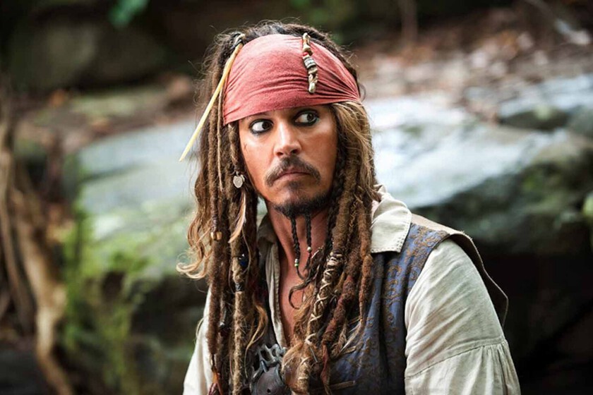 "El dinero no da la felicidad, pero puedes dar de comer perritos calientes a los tiburones". Johnny Depp explica por qué se compró una isla privada
