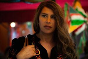 Chándales de terciopelo y elegancia parisina. Cómo 'Emilia Pérez' moldeó la dualidad de su protagonista con dos referentes de lo más particulares