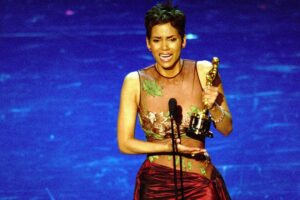 "Sigo estando eternamente molesta". Halle Berry lamenta que, 23 años después, siga siendo la única mujer negra en haber ganado el Oscar a la mejor actriz