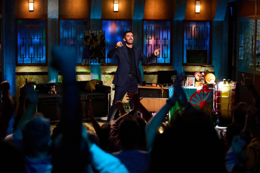 Los ciervos ganan a las hormigas. David Broncano se está llevando la batalla por la audiencia en medio de la polémica con Pablo Motos