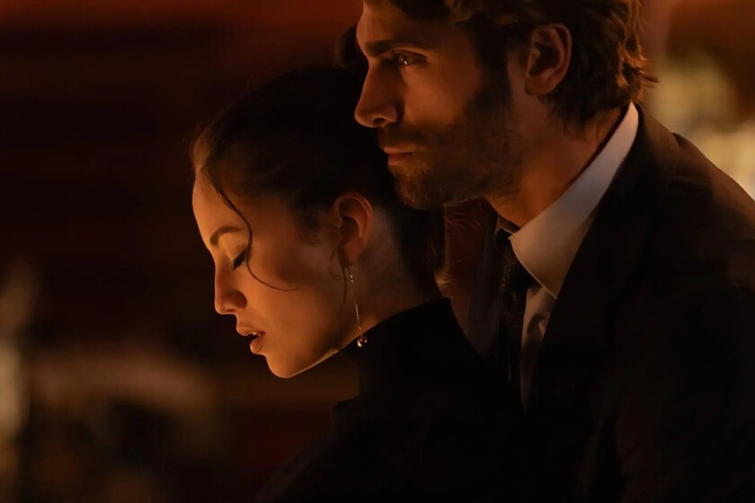 Es la '50 sombras de Grey' española y su adaptación se estrena ya en cines. Así es 'Pídeme lo que quieras', la saga literaria superventas en la que se basa la película