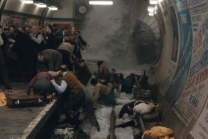 Este drama bélico de Apple TV+ será tu pasión si tu idea de un planazo es hacer cosplay de Steven Spielberg