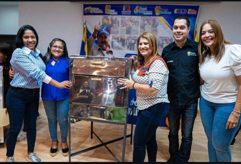 75 emprendedores de Ciudad Bolívar recibieron créditos