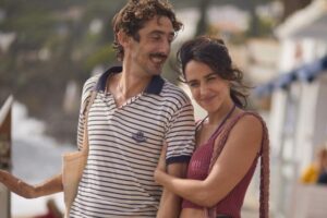 Casa en llamas (2024) crítica: Es una de las mejores películas españolas del año y un retorcido retrato familiar que no deja títere con cabeza