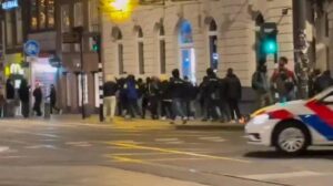 El partido entre Ajax y Maccabi Tel Aviv terminó con actos de violencia