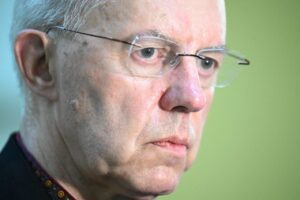 Líder de la Iglesia anglicana bajo presión por escándalo de abuso a menores