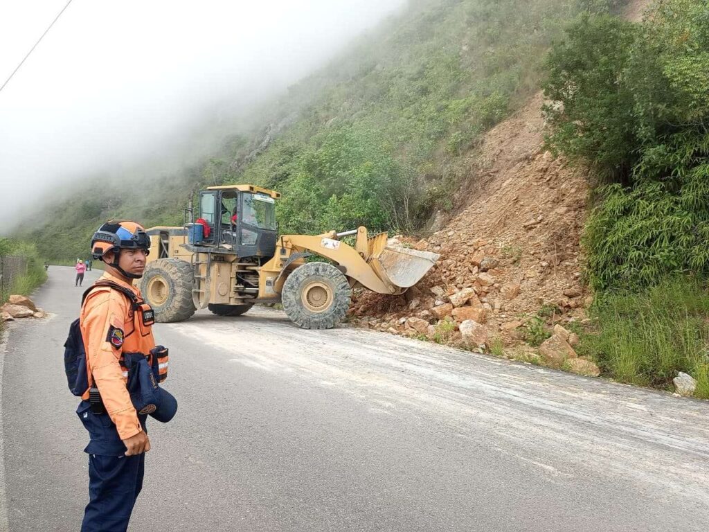 Atienden 30 familias afectadas por derrumbes en Pampán estado Trujillo