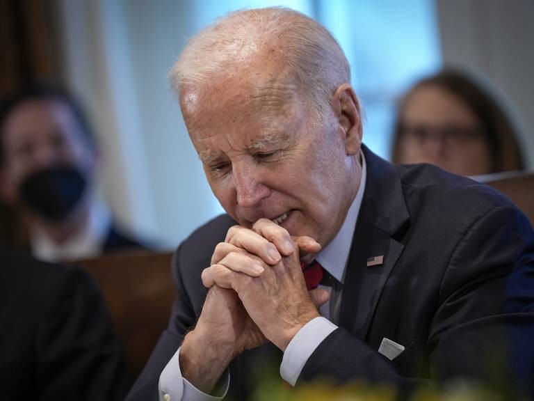Biden va echando más gasolina a la candela