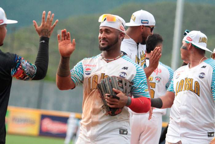 Los Bravos de Margarita derrotaron a los Tiburones y ahora lideran la LVBP