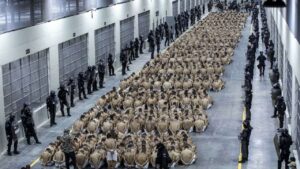 Bukele libera 8000 detenidos inocentes luego de dos años