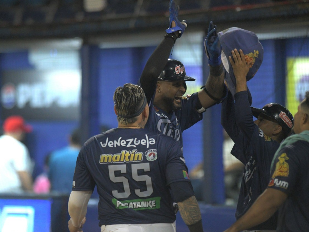 "Cafecito" Martínez iguala marca de Duane Kuiper