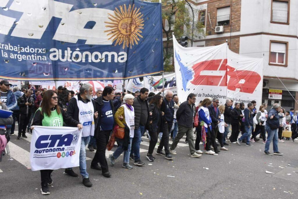 Convocan marcha contra Milei con la consigna "La Patria no se vende"