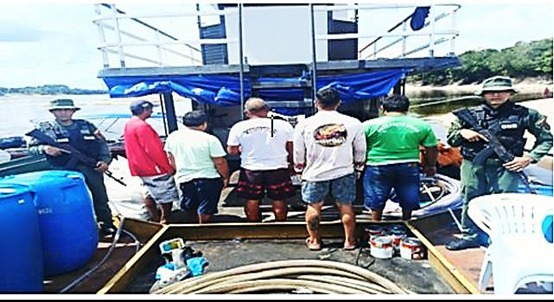 Detenidos 5 brasileros que ingresaron ilegalmente en una gabarra