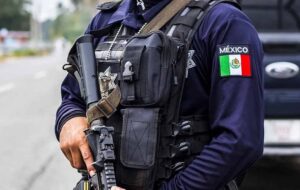 Detienen a funcionarios ligados al narco en México