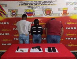 Detienen a tres integrantes de un grupo irregular