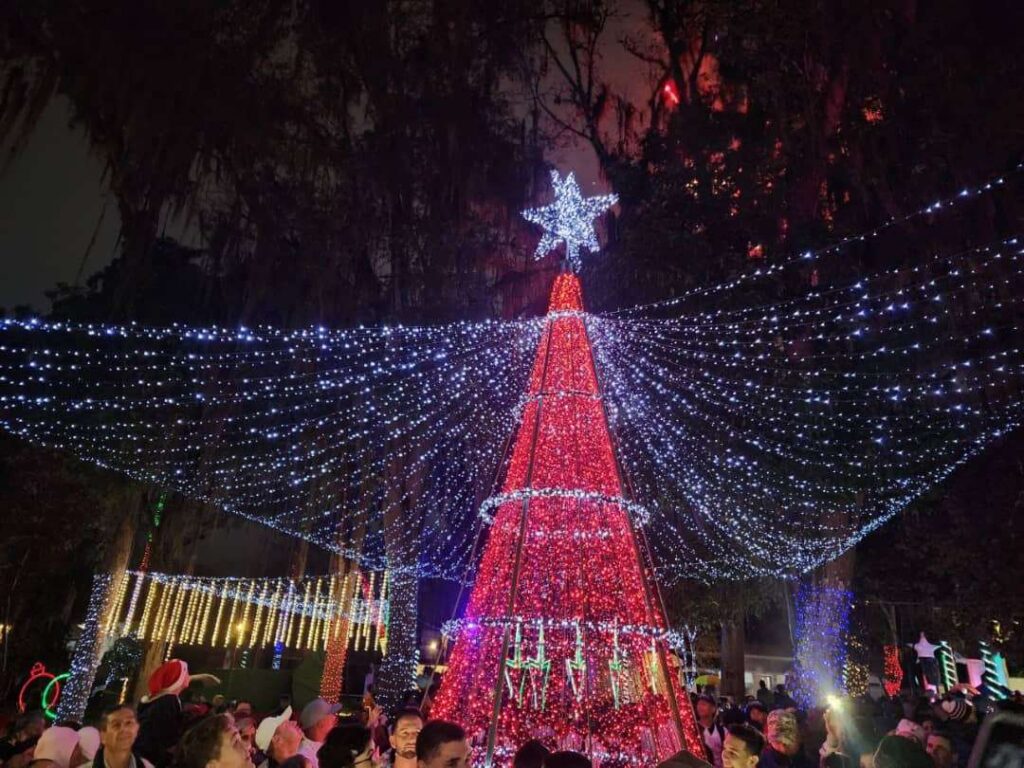 El parque Tibisay en la ciudad de Mérida se vistió de Navidad