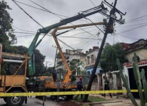 En Cuba inspeccionan trabajos de recuperación de daños tras paso de huracán Rafael
