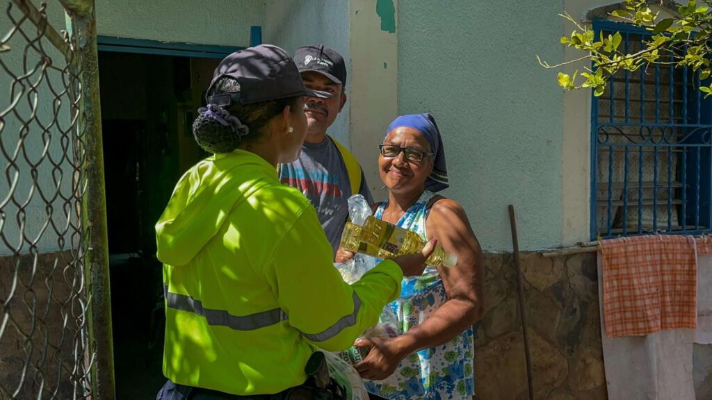 Entregan 350 combos Clap en zonas afectadas por lluvias en Sucre